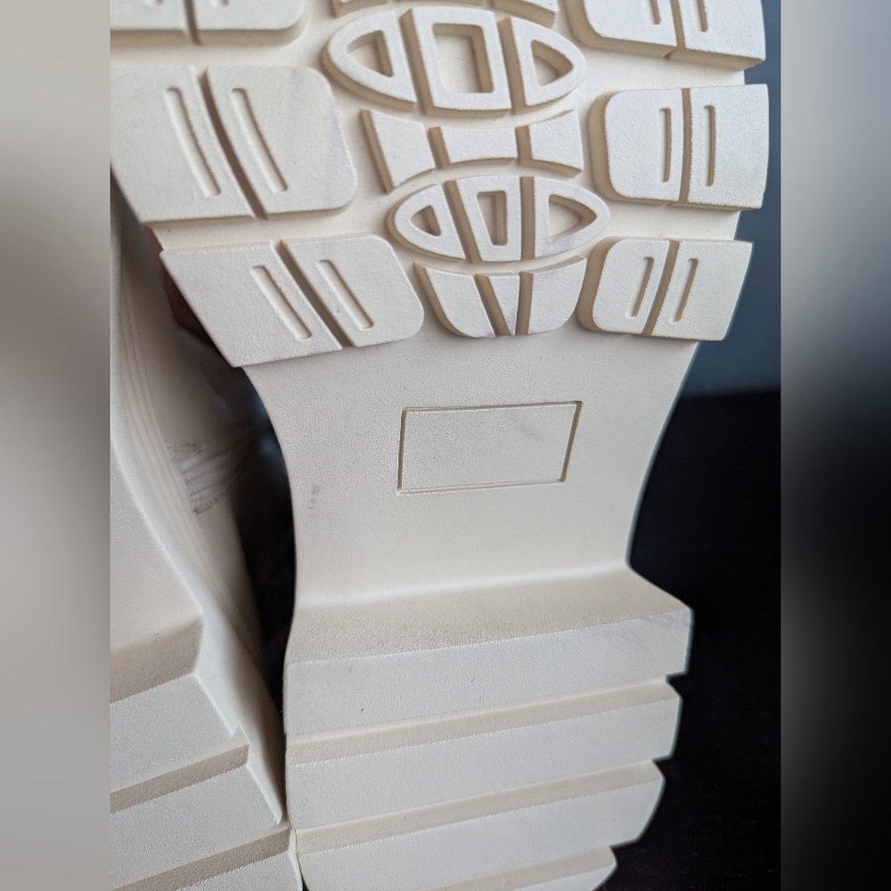 American Eagle Cream Chelsea Boots - Picture 12 of 16